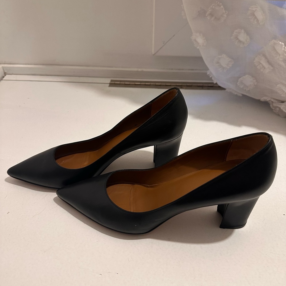 Aquatalia Leather Pumps- Black